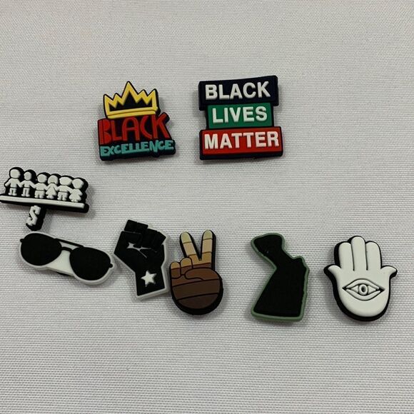 Multicolor Bracelet with 19 pc pop on decor- can also be used on Crocs shoes - Picture 3 of 6